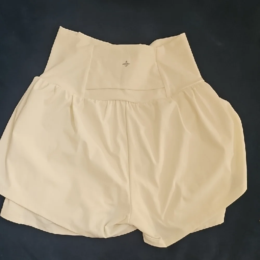 HALARA Light‎ Cream Women's Skorts